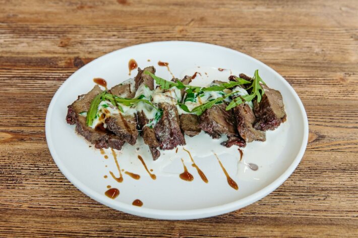 Печень говяжья в сливочном соусе