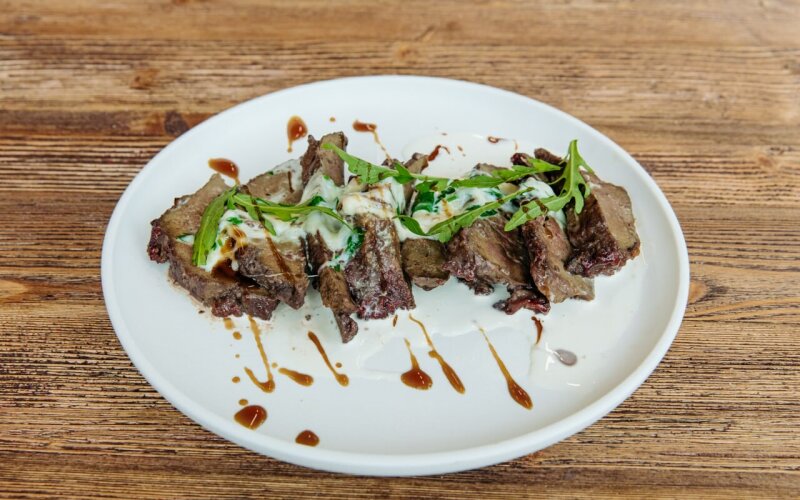 Печень говяжья в сливочном соусе