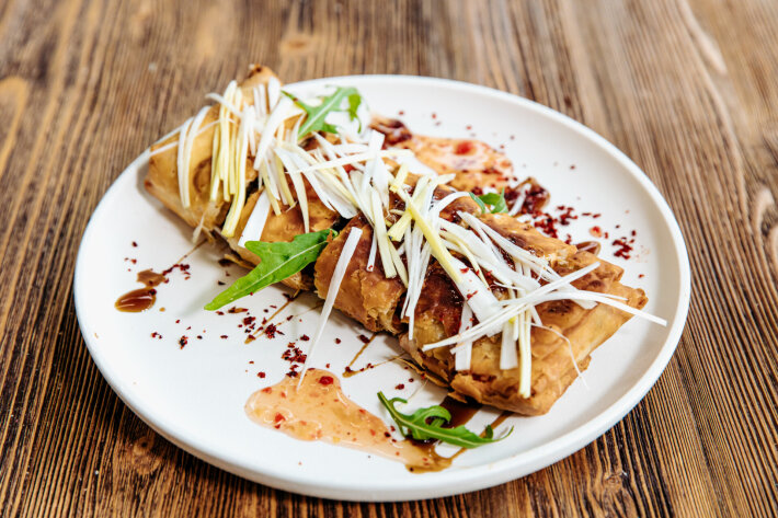 Лосось в сливочно-томатном соусе в лаваше