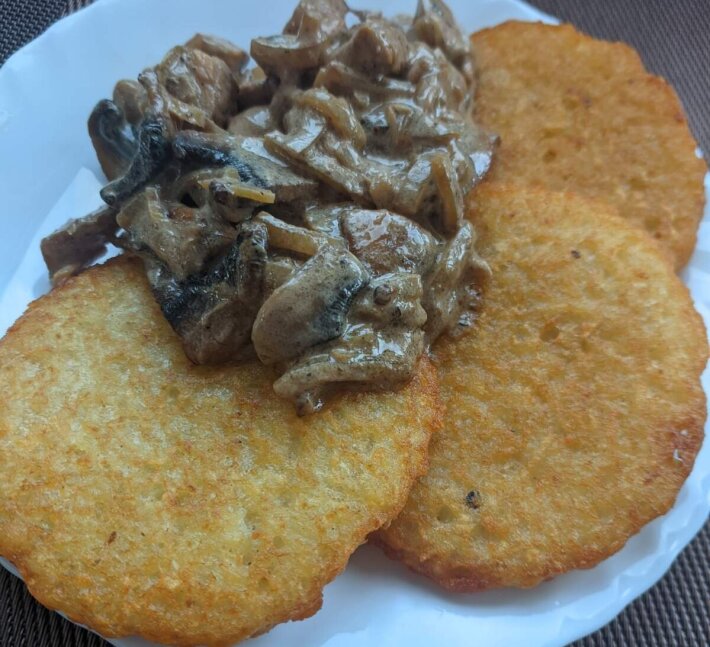 Драники с курицей и грибами