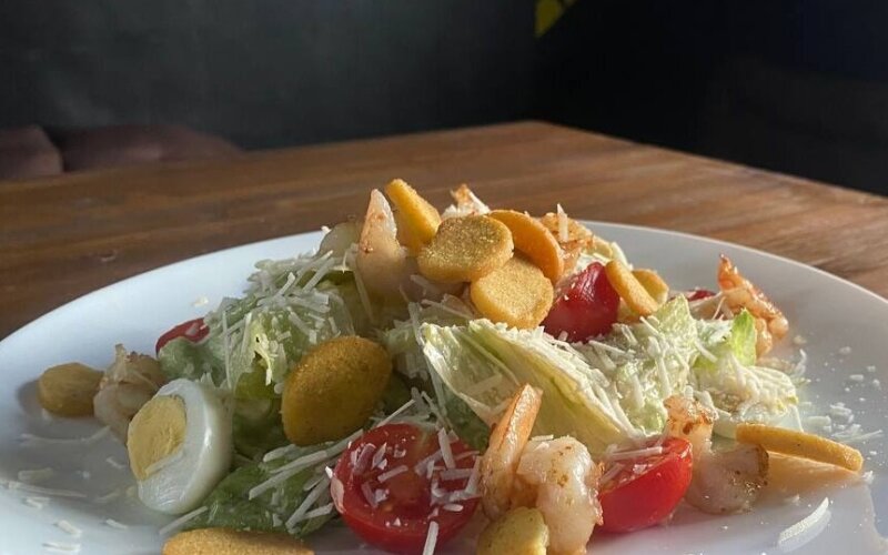 Салат «Цезарь с курицей»