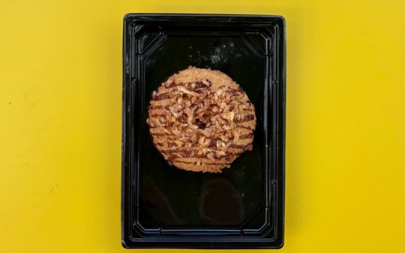 Жареный пончик с креветкой