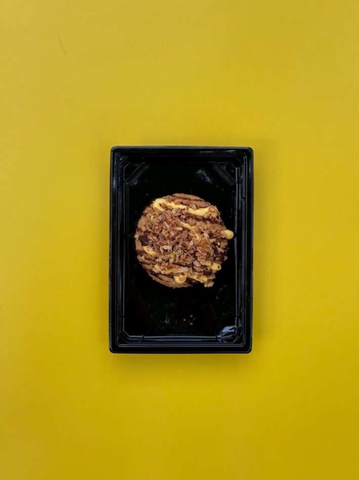 Жареный пончик с беконом