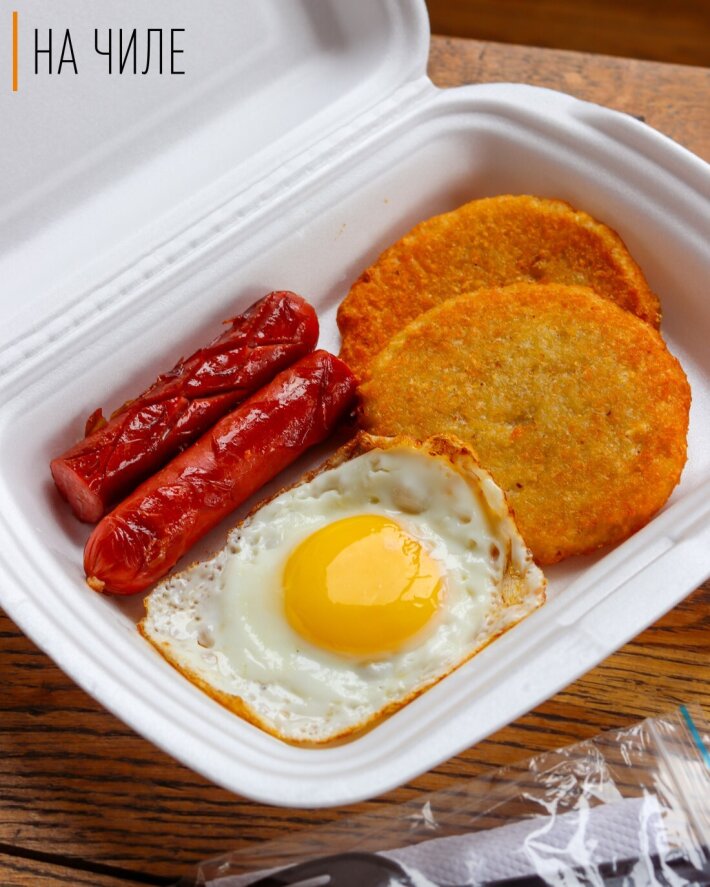 Драники с колбаской и яйцом