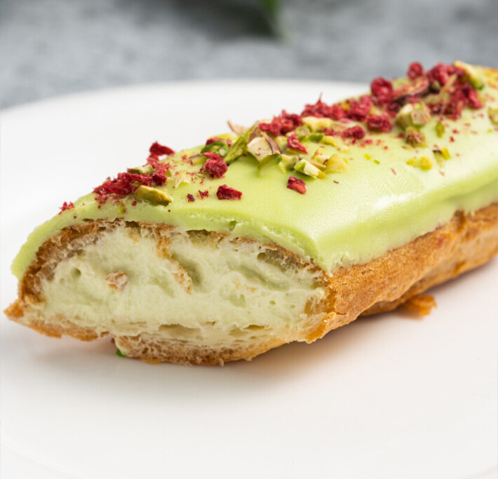 Пирожное «Эклер фисташка»