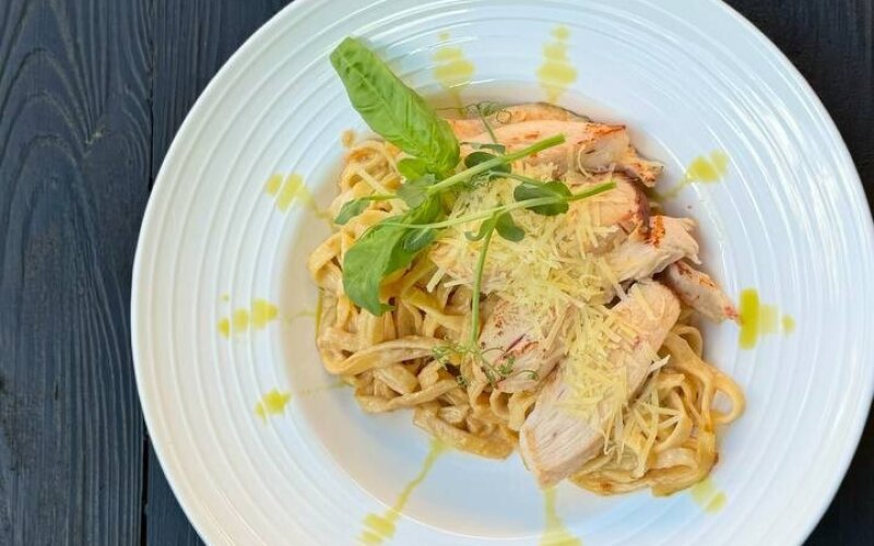 Паста «Капучино с копченой курицей»