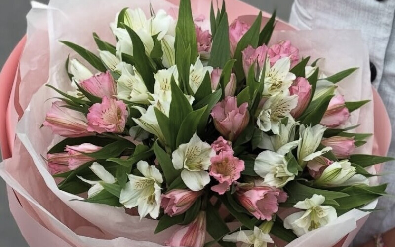 Букет из 9 альстромерий