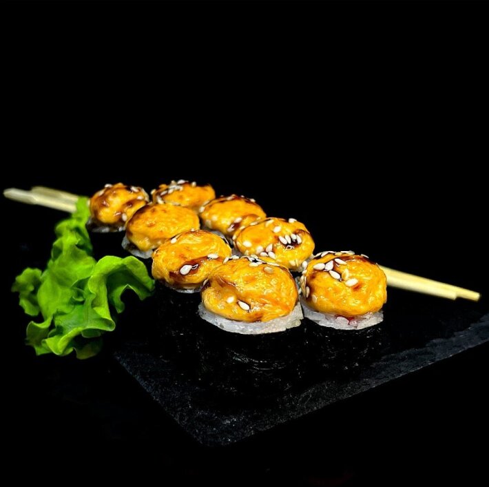 Запечённый с кальмаром 8 шт.