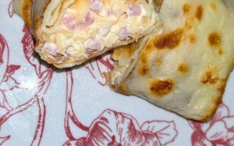 Блинчики с ветчиной, сыром и майонезом