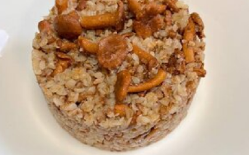 Гречка с лисичками и луком