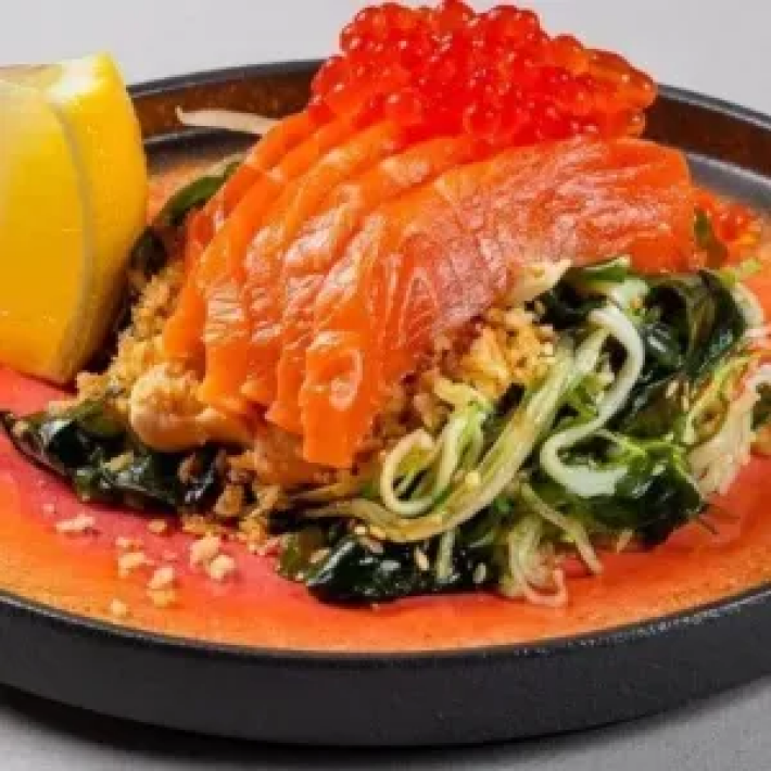 Салат с лососем