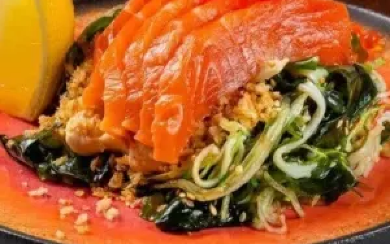 Салат с лососем