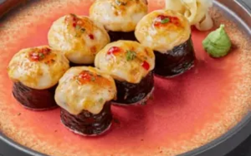 Запеченный ролл с лососем