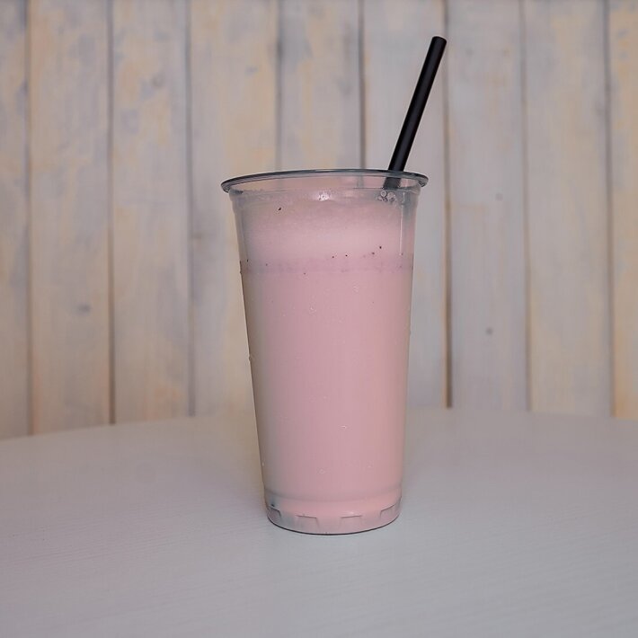 Клубничный молочный коктейль