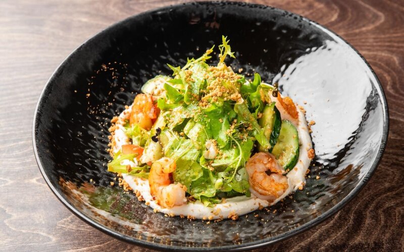 Салат с тигровыми креветками