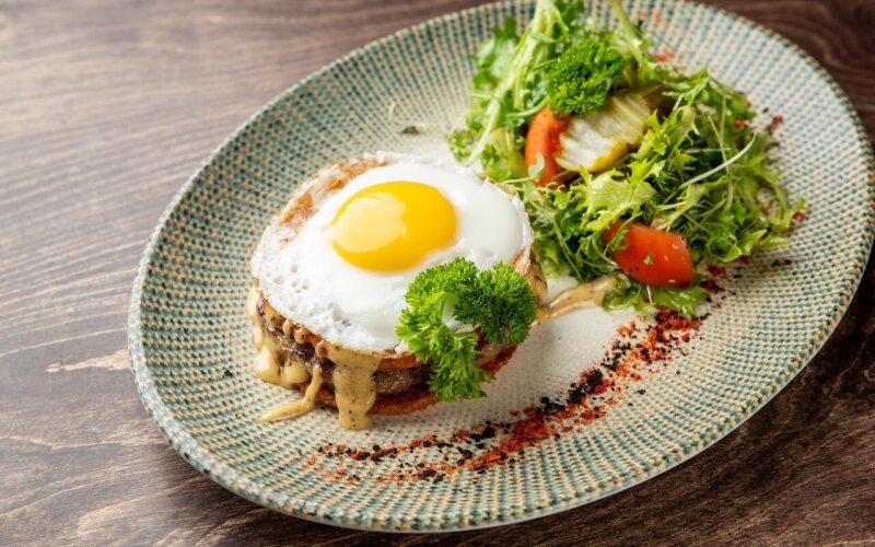 Драники с бифштексом из свинины