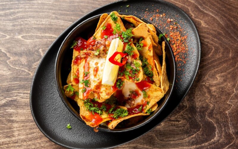 Начос с копчёной говядиной