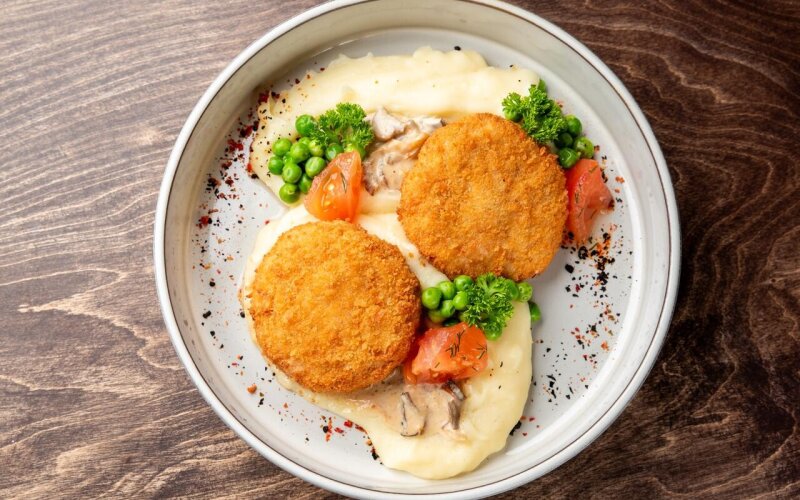 Котлеты из цыплёнка с сыром «Моцарелла»