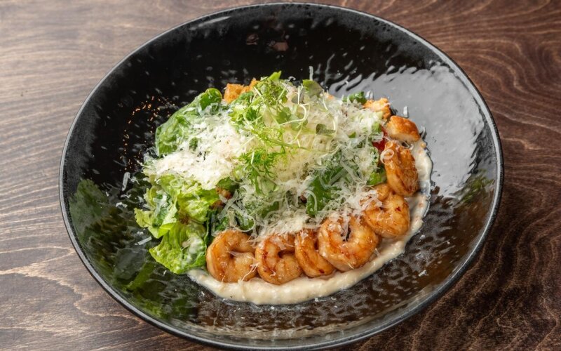 Салат «Цезарь» с креветками