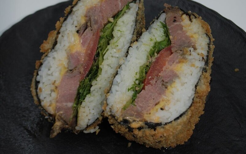 Суши бургер с говядиной