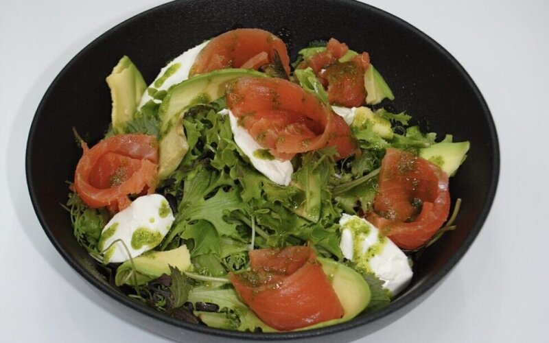 Салат с лососем