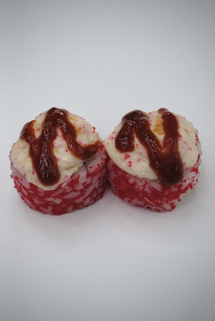 Запеченный ролл со свежим лососем