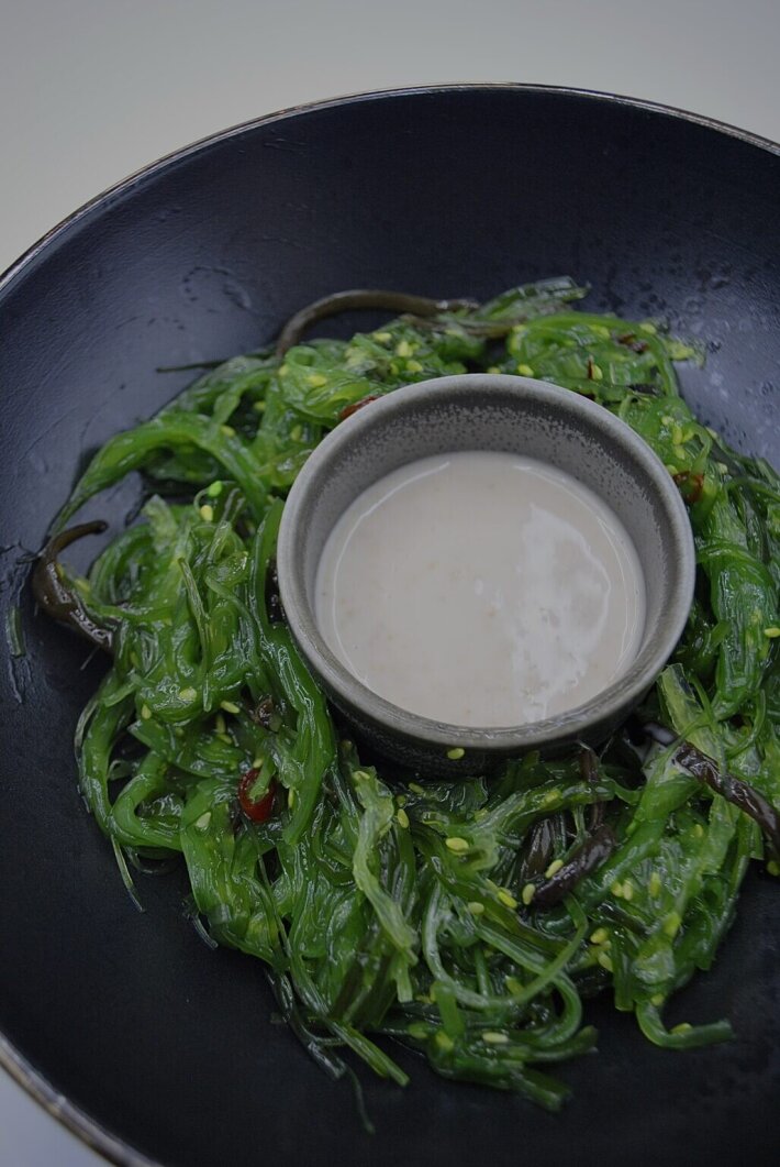 Салат  «Чука» с ореховым соусом