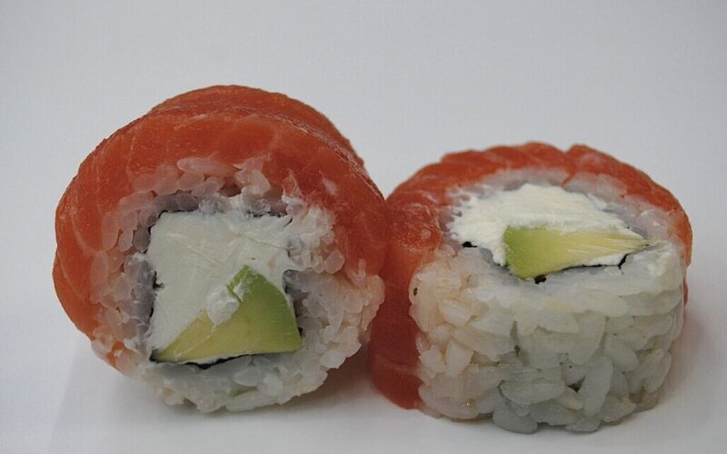 Ролл  «Филадельфия авокадо маки»