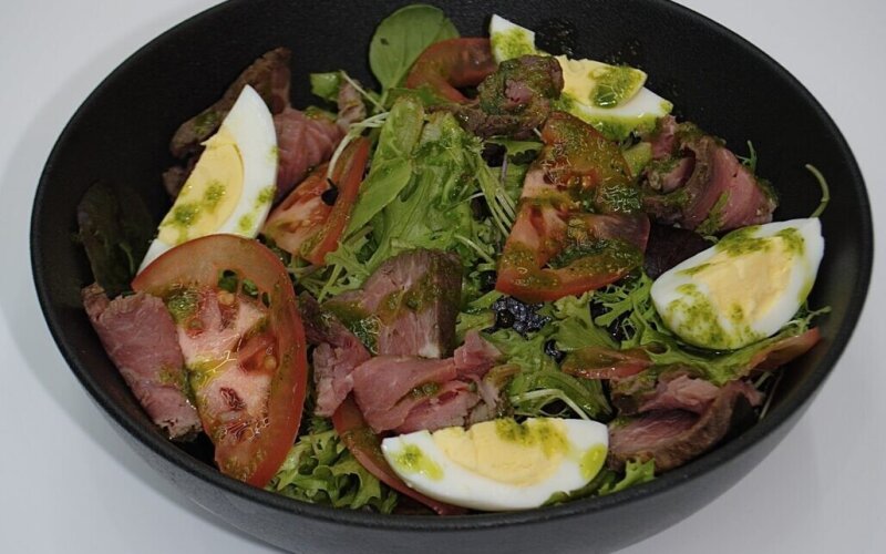 Салат с ростбифом