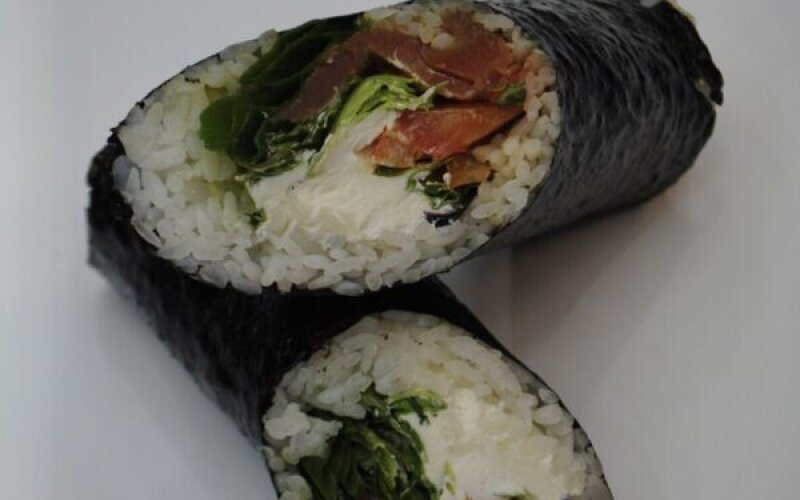 Суширитто с соленым лососем