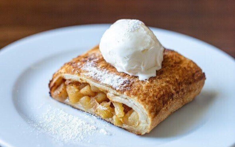 Штрудель с яблоком