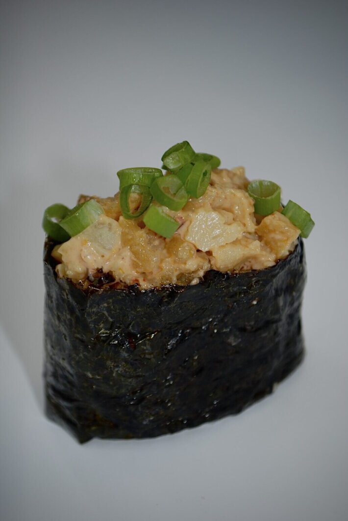 Гункан «Спайси тамаго»