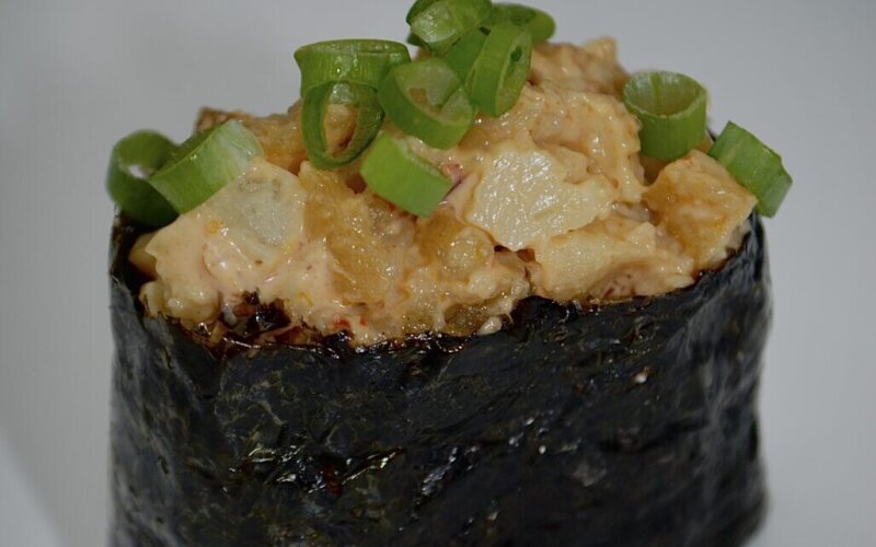 Гункан «Спайси тамаго»