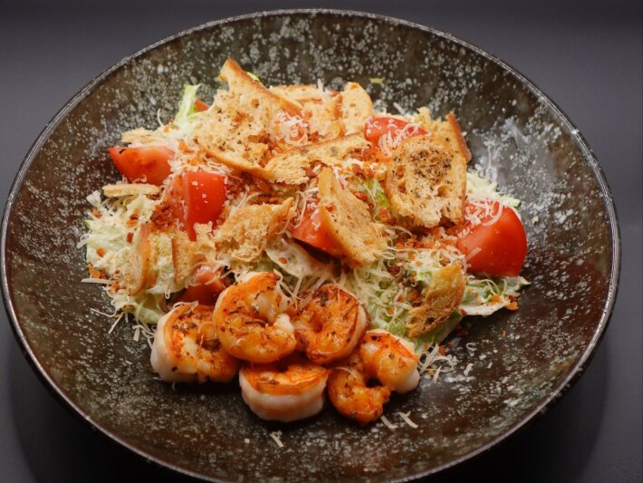 Салат «Цезарь с креветками»