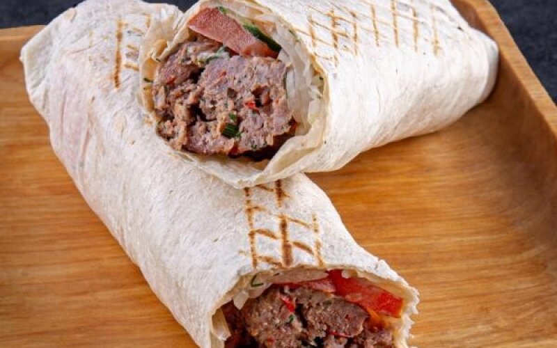 Люля-кебаб со свининой в лаваше