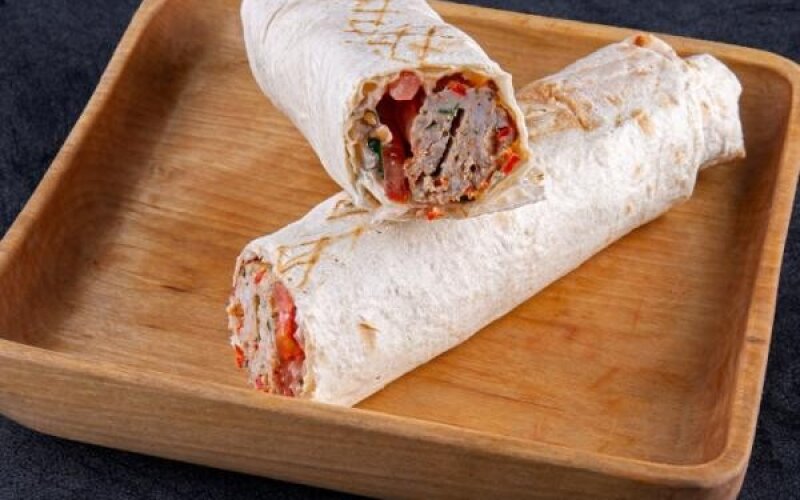 Люля-кебаб с курицей в лаваше