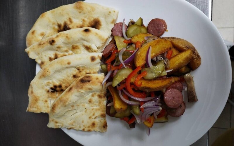 Салат «Немецкий» с колбасками