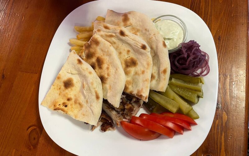 Шаурма на тарелке