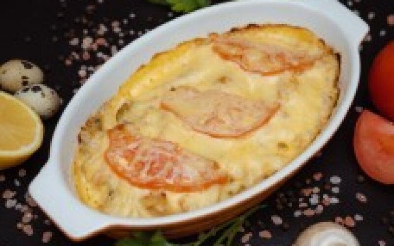 Гратен с курицей, грибами и сырным соусом