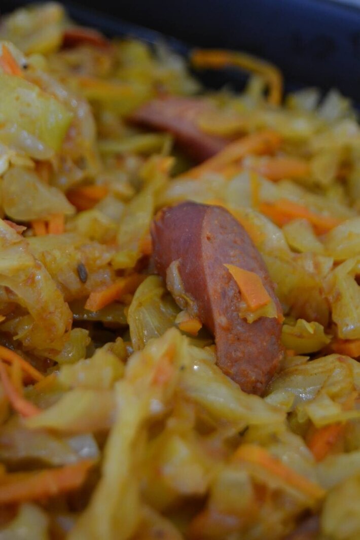 Бигос из капусты с колбасками «Пикантными»