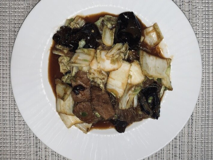 Капуста с древесными грибами, мясом и фунчозой