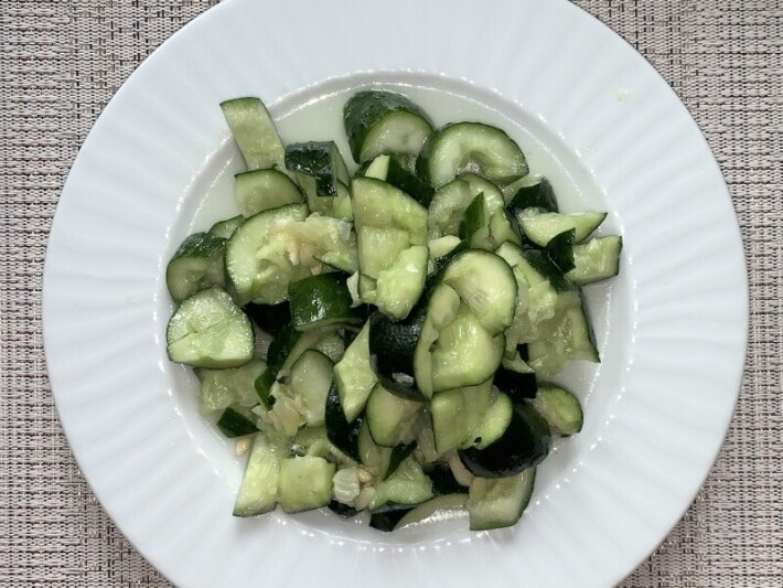 Салат из огурцов с чесноком