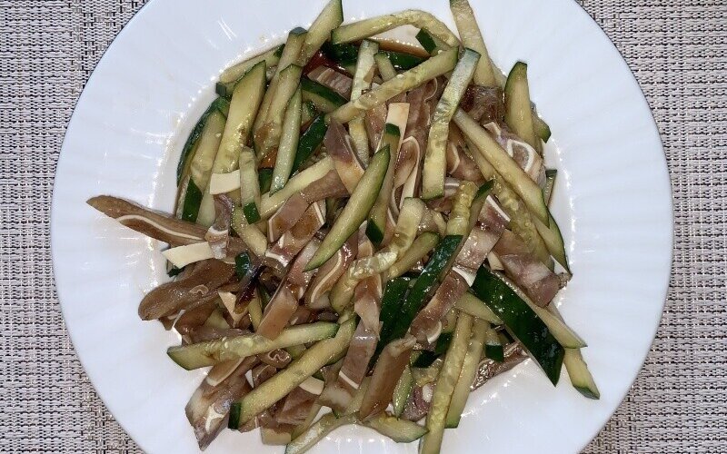 Салат из свиных ушей с огурцом