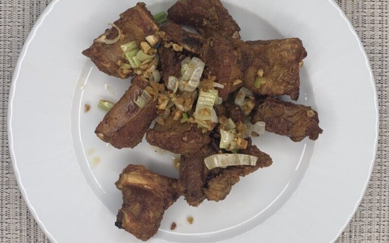 Рёбрышки, жареные с чесноком