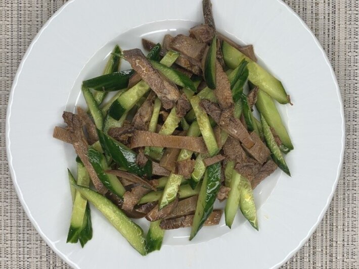 Салат из языка с огурцом