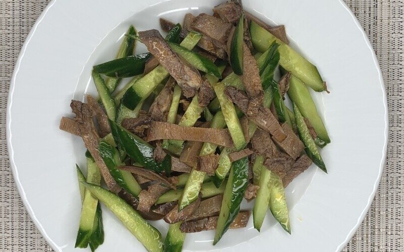 Салат из языка с огурцом