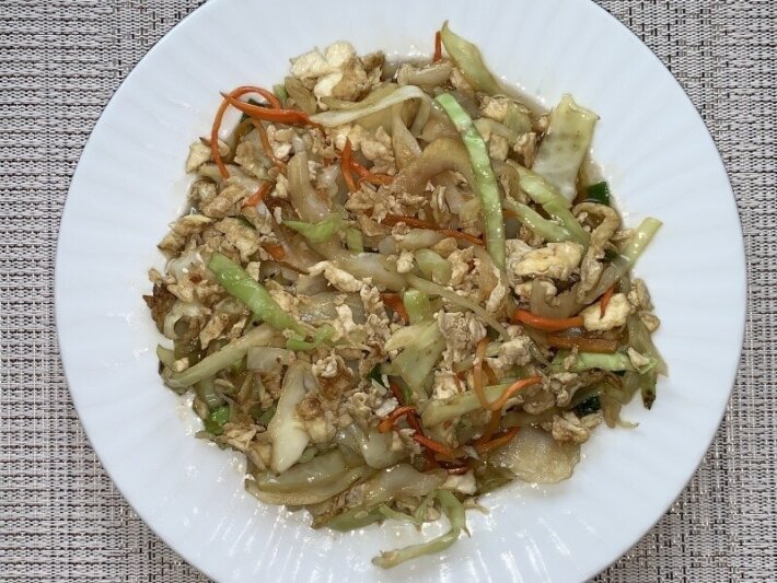 Пекинская капуста с яйцом и фунчозой