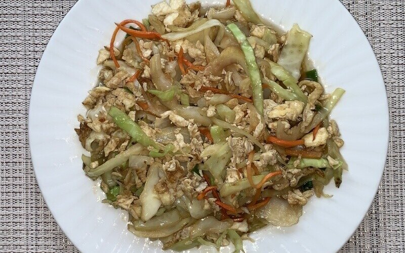 Пекинская капуста с яйцом и фунчозой