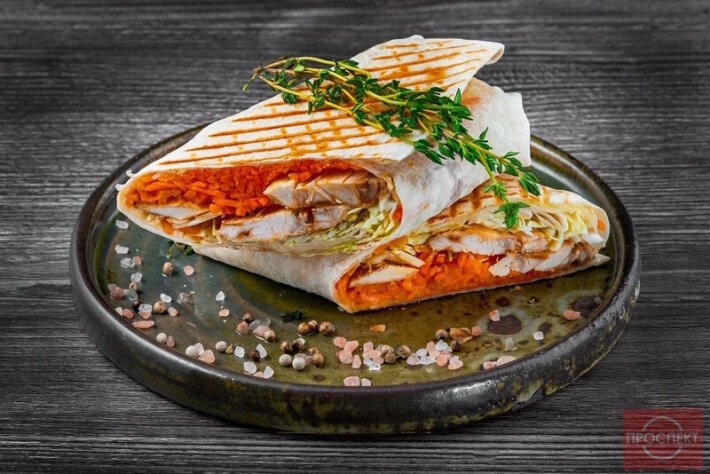 Шаурма с курицей и морковью «По-корейски»