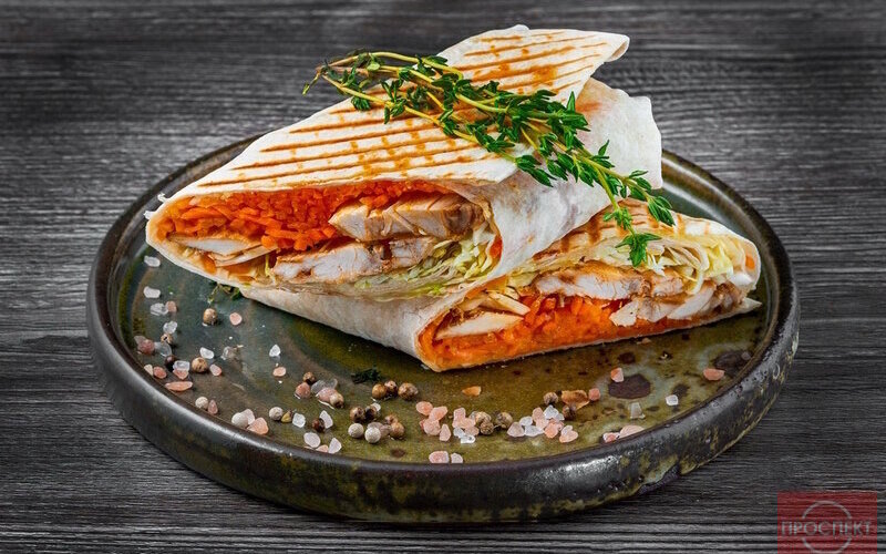 Шаурма с курицей и морковью «По-корейски»